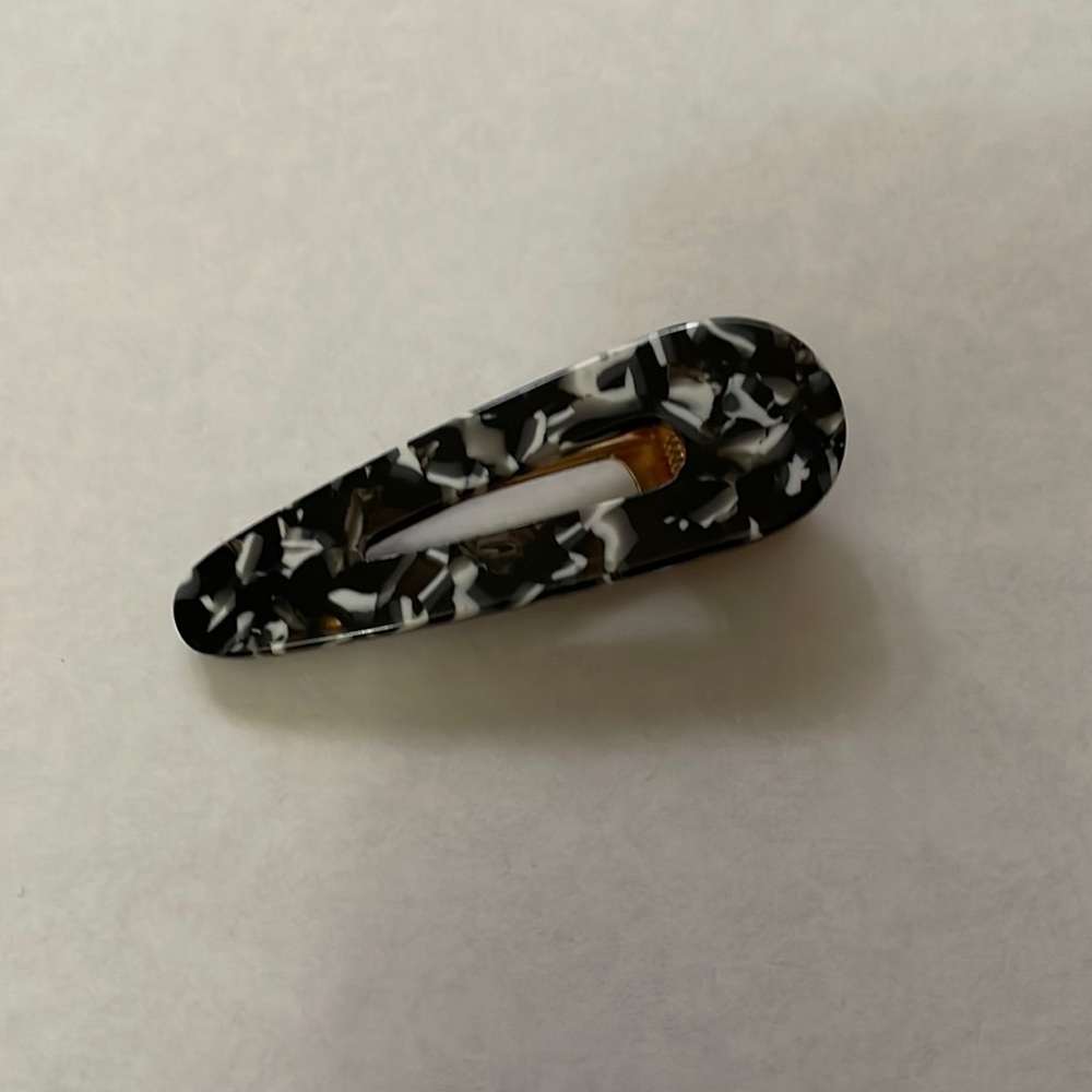 ❤️(2/$10)❤️ Printed hair clip